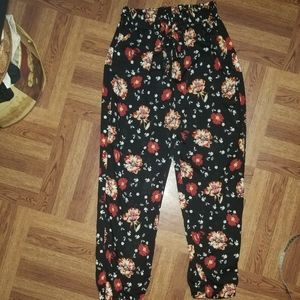 ♡ BUNDLE, GET ONE FREE ♡Floral dress pants